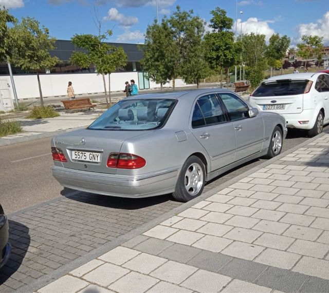 Mercedes-Benz Clase E240