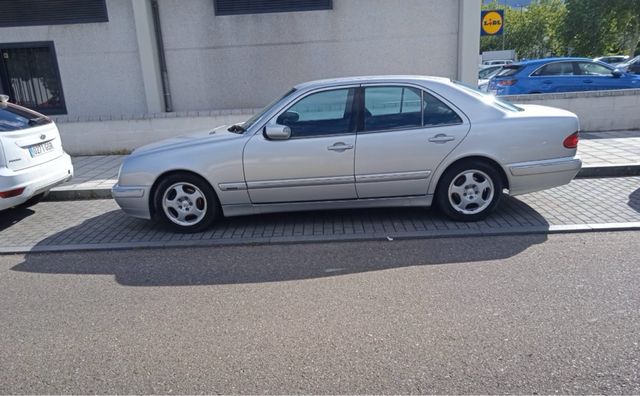 Mercedes-Benz Clase E240
