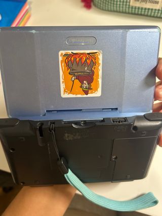 Nintendo DS azul con correa