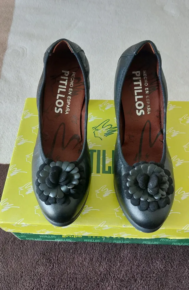 Zapatos de tacón Pitillos negros con flor