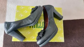 Zapatos de tacón Pitillos negros con flor