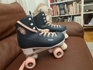 Patines Oxelo azul con cordones rosas