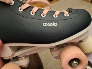 Patines Oxelo azul con cordones rosas