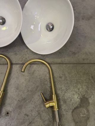 Lavabos de pedicura con grifos