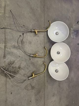 Lavabos de pedicura con grifos