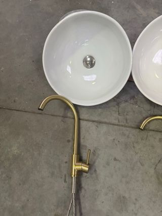 Lavabos de pedicura con grifos