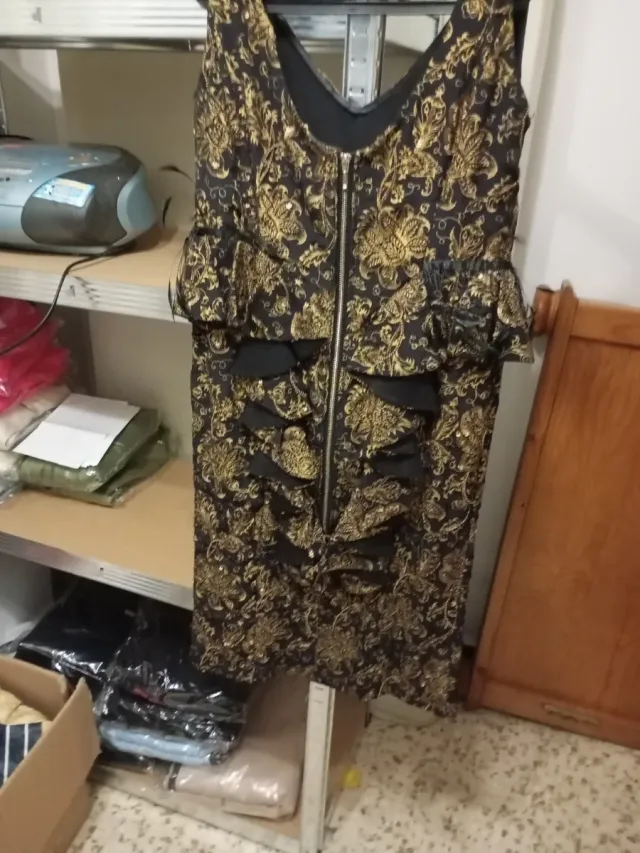 Vestido fiesta negro y dorado