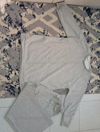 Conjunto chándal gris deportivo