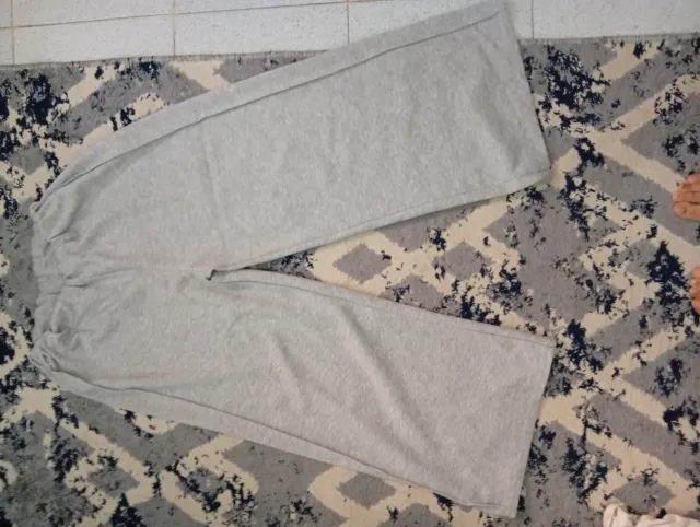 Conjunto chándal gris deportivo