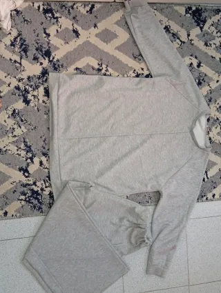 Conjunto chándal gris deportivo