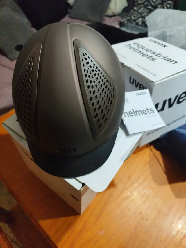 Casco hípica Uvex Exxential III nuevo