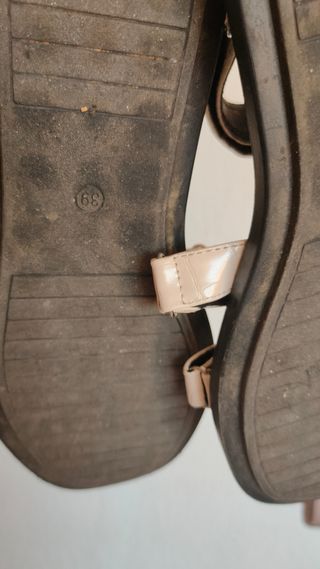 Sandalias blancas crema con tachuelas