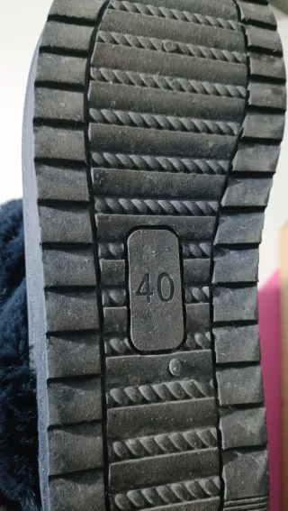 Botas de pelo azul marino con lazo