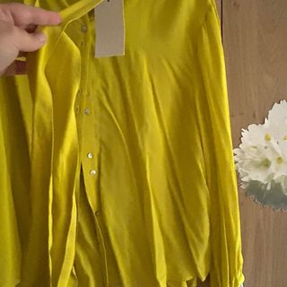 Camisa color lima con lazada