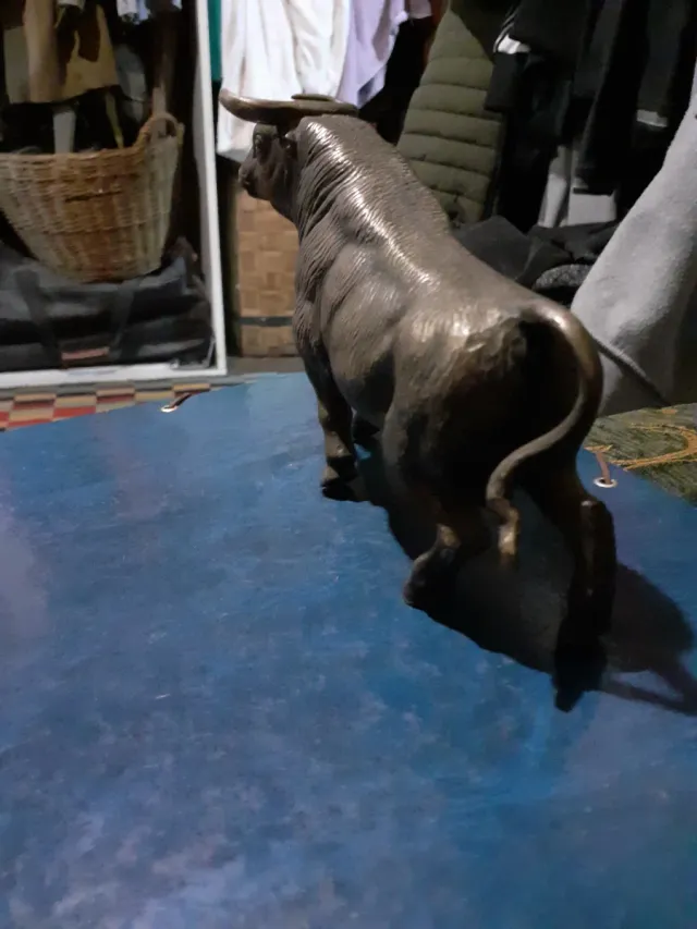 Toro de bronce