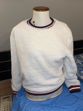 Sudadera blanca peluda