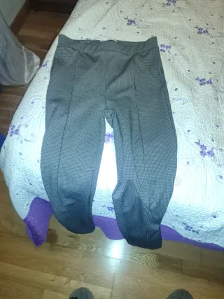 Pack pantalones grisesy burdeos