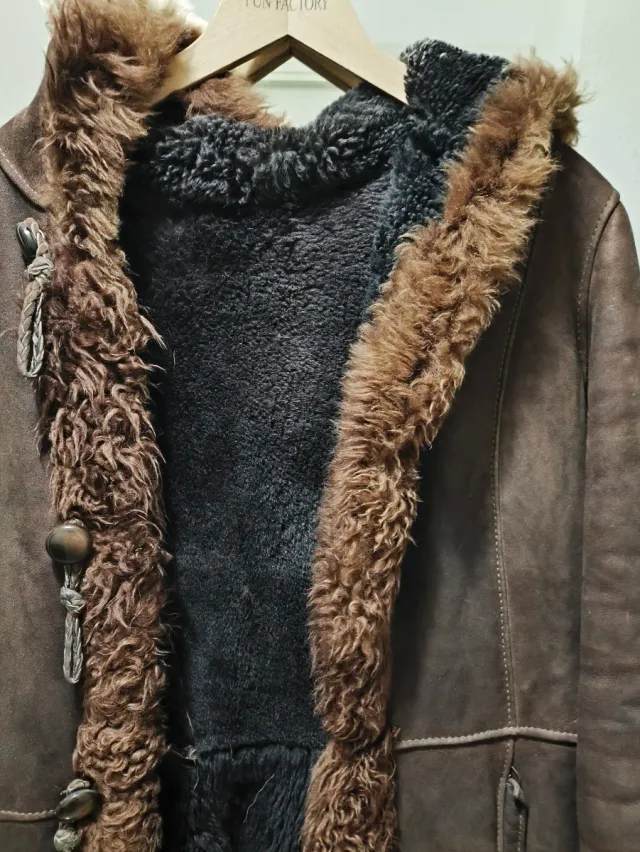 Abrigo vintage marrón y negro