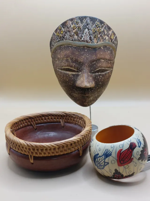 Conjunto Artesanal Balinês: Máscara e Tigela