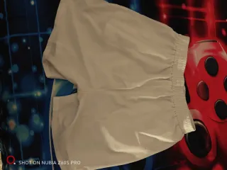 Pantalón corto deportivo blanco