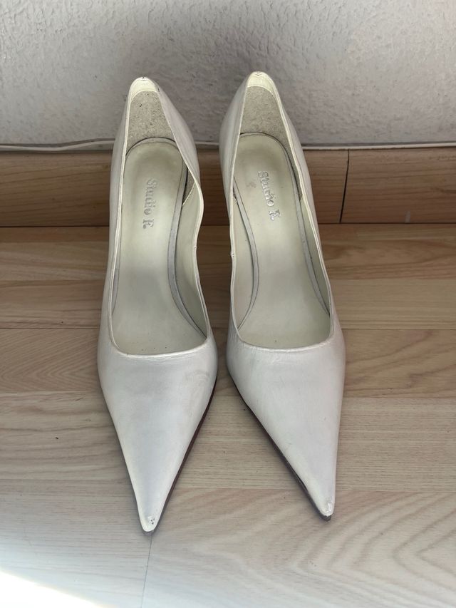 Zapatos de piel blancos Studio F T39