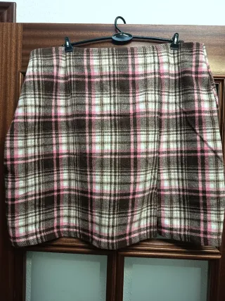 Falda de cuadros marrón y rosa