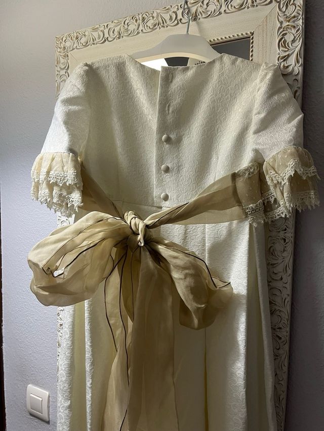 Traje de Comunión Beige y Blanco
