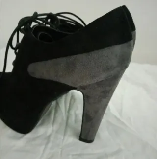 Stivaletti scamosciati con tacco donna