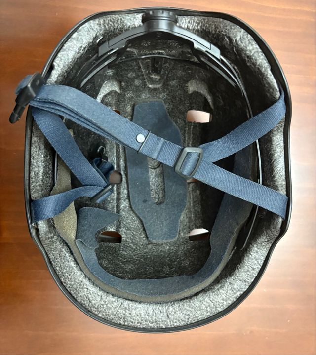 Casco patinete negro