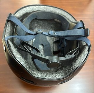 Casco patinete negro