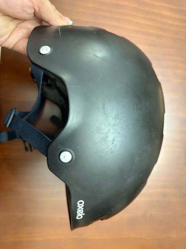 Casco patinete negro