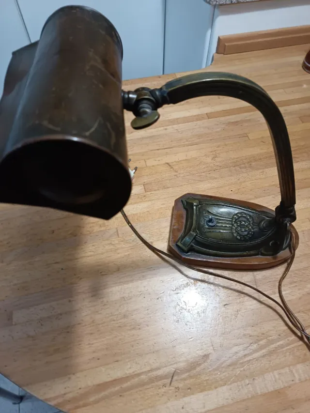 Lámpara de escritorio antigua metal y madera