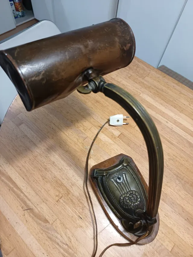 Lámpara de escritorio antigua metal y madera