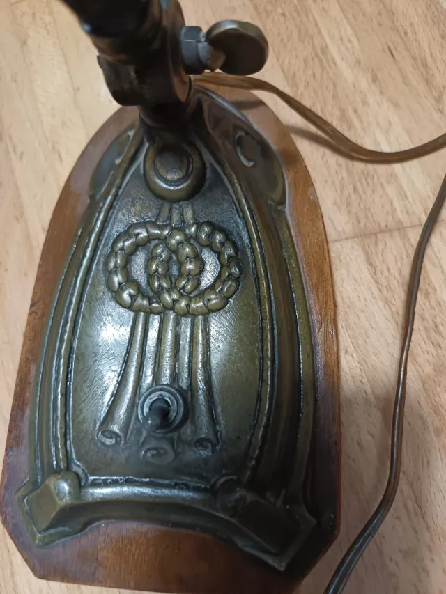 Lámpara de escritorio antigua metal y madera