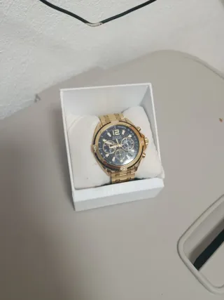 Reloj Guess Dorado Cronógrafo