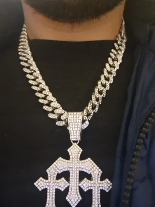 Cadena Cubana con Colgante Cruz Brillante