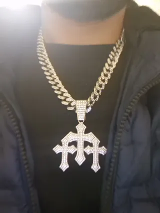 Cadena Cubana con Colgante Cruz Brillante