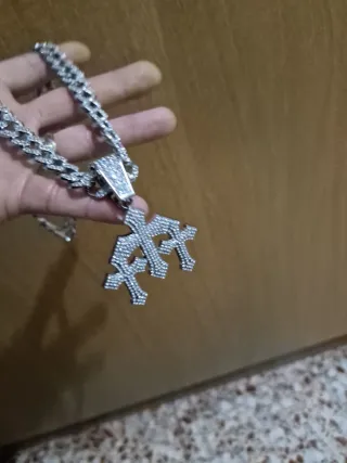 Cadena Cubana con Colgante Cruz Brillante