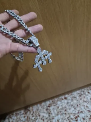 Cadena Cubana con Colgante Cruz Brillante