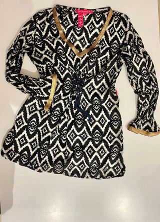 Blusa negra y blanca .Detalles Dorados