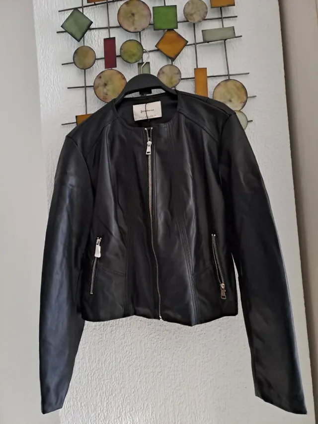 Cazadora Zara verde tachuelas