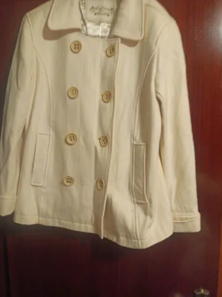 Abrigo corto mujer beige