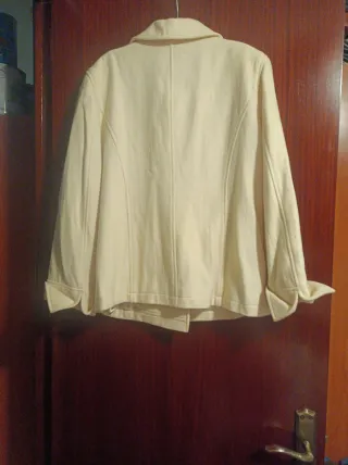 Abrigo corto mujer beige