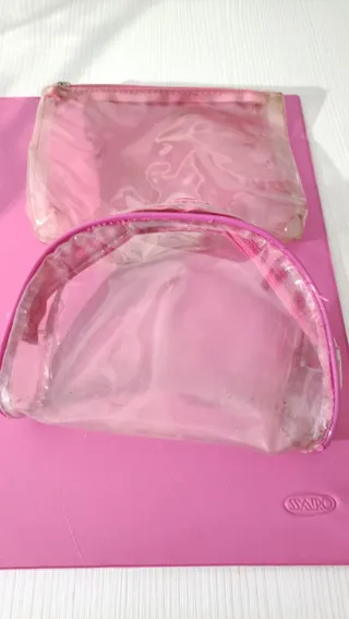 Neceser transparente con asas rosa