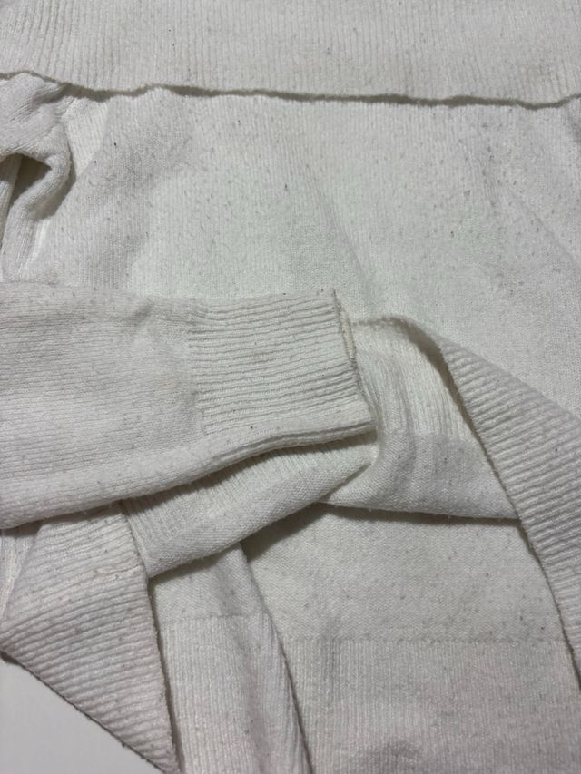 Jersey blanco hombros descubiertos