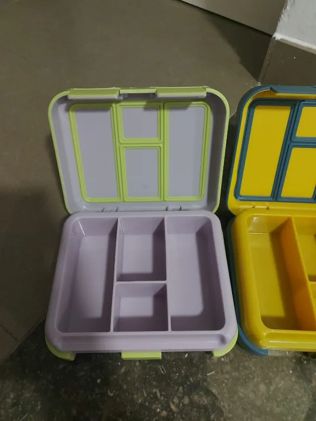 Fiambrera infantil con compartimentos