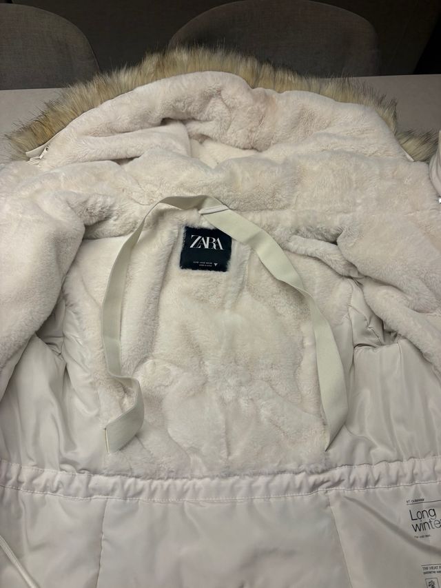 Cazadora invierno beige con capucha