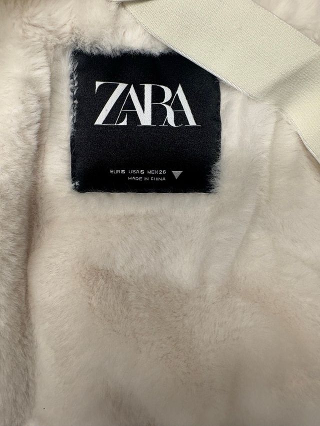 Cazadora invierno beige con capucha