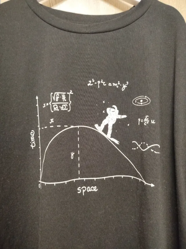 Camiseta negra Astronauta matematico/fisico