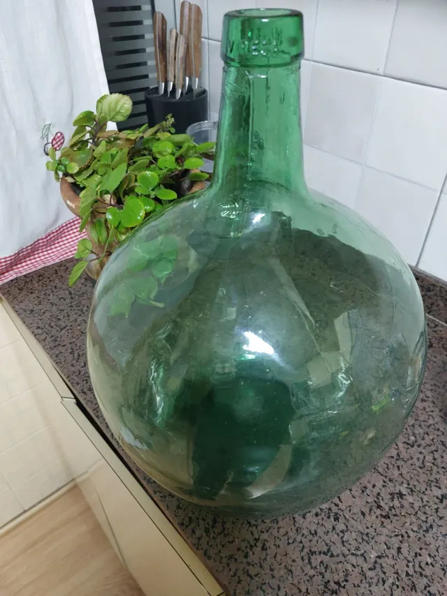 Damajuana de cristal verde